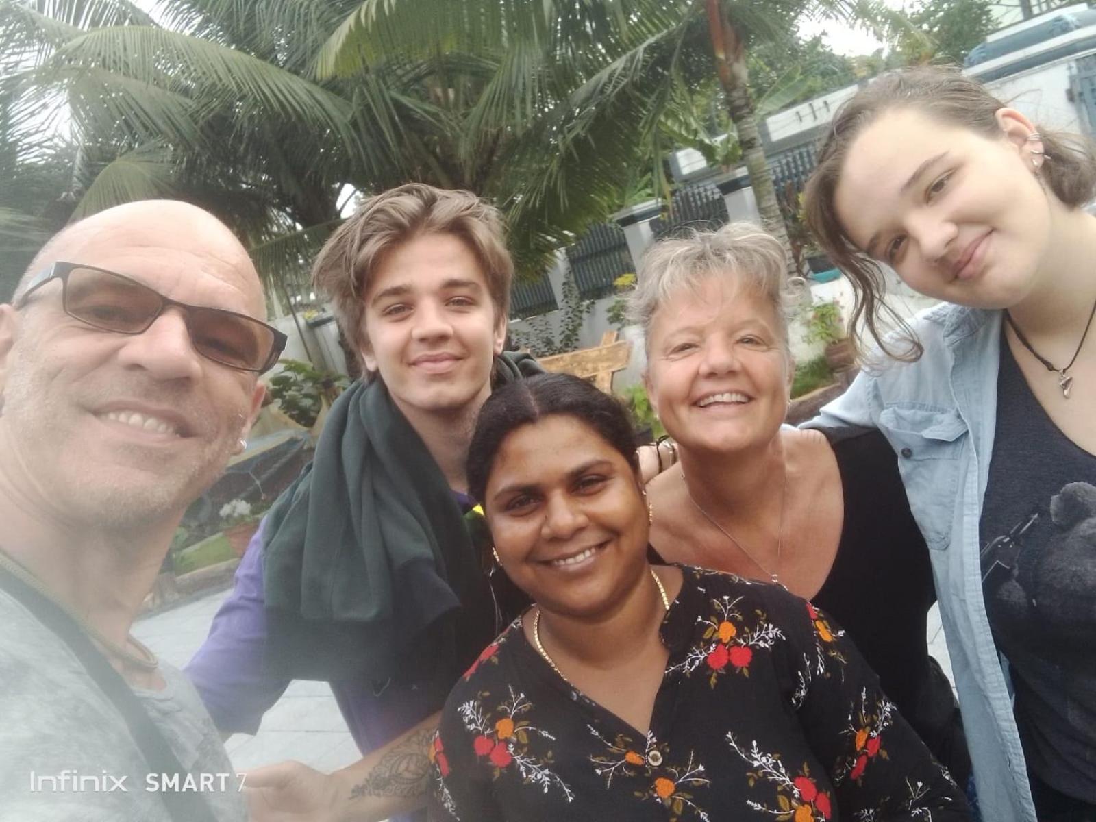 ホテル Gilead Holliday Tāmarakulam エクステリア 写真