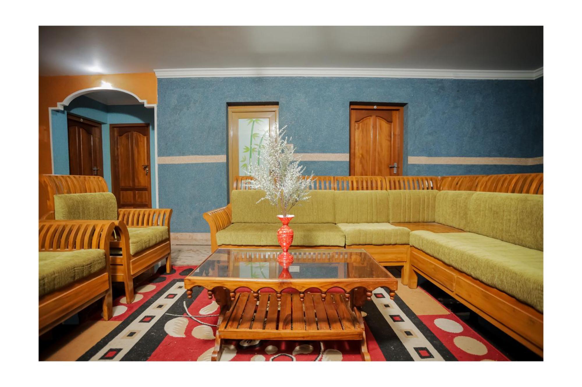 ホテル Gilead Holliday Tāmarakulam エクステリア 写真